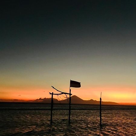 The Exile Sunset Bar & Bungalow Τζίλι Τραγουανγκάν Εξωτερικό φωτογραφία