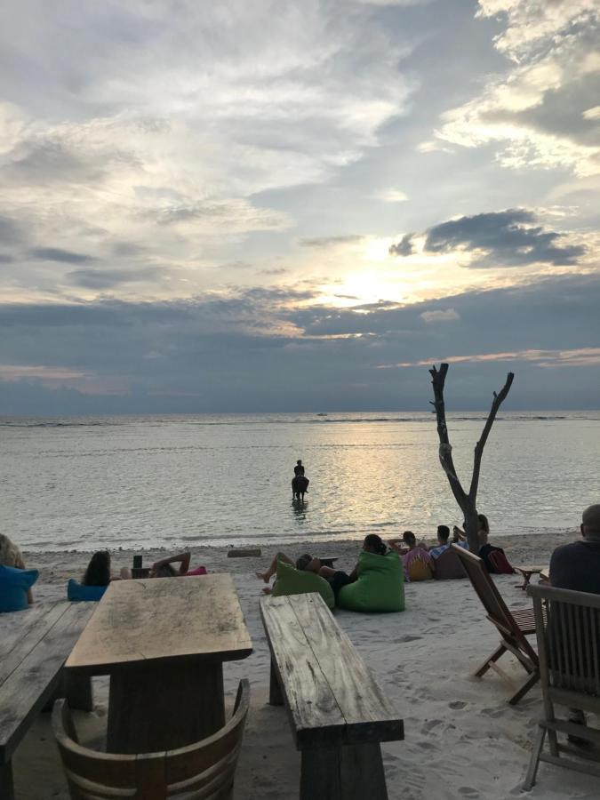 The Exile Sunset Bar & Bungalow Τζίλι Τραγουανγκάν Εξωτερικό φωτογραφία