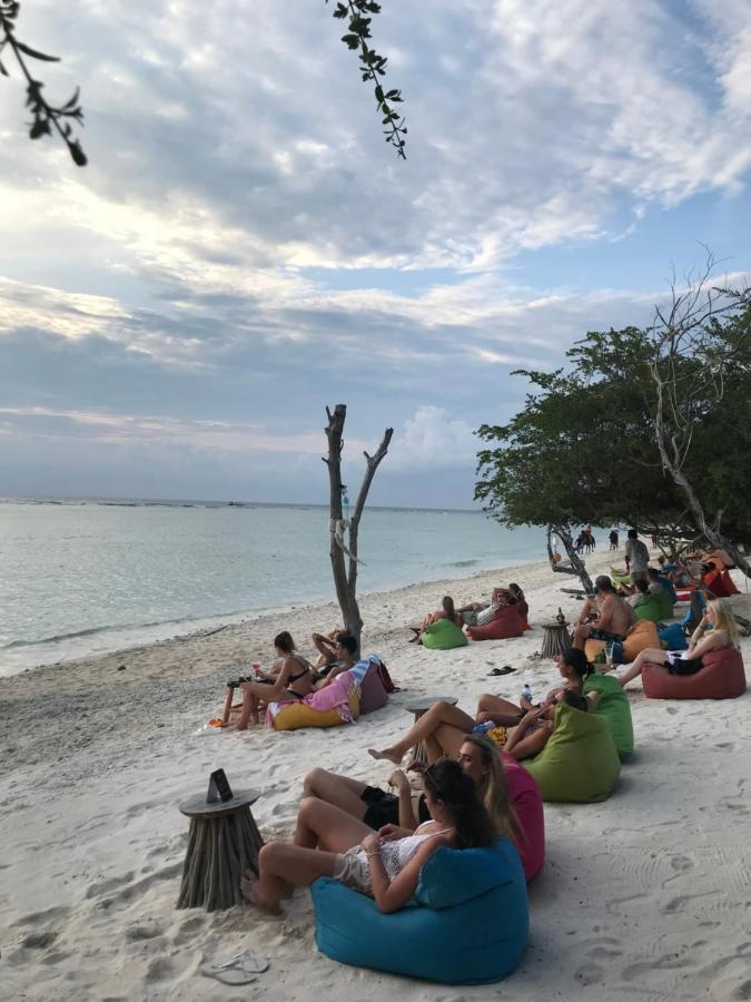 The Exile Sunset Bar & Bungalow Τζίλι Τραγουανγκάν Εξωτερικό φωτογραφία