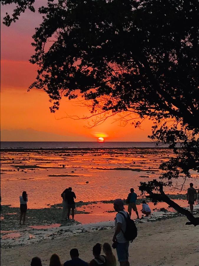 The Exile Sunset Bar & Bungalow Τζίλι Τραγουανγκάν Εξωτερικό φωτογραφία