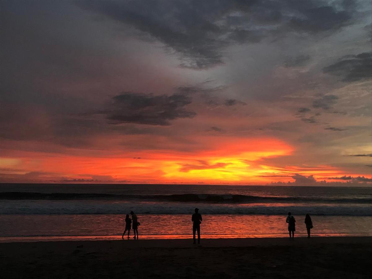 The Exile Sunset Bar & Bungalow Τζίλι Τραγουανγκάν Εξωτερικό φωτογραφία