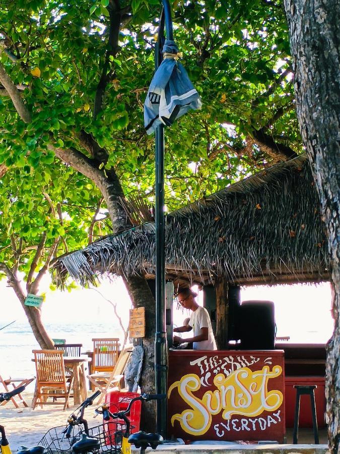The Exile Sunset Bar & Bungalow Τζίλι Τραγουανγκάν Εξωτερικό φωτογραφία